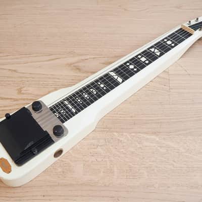 1962 Supro Model 1410 Comet Lap Steel Vintage Electric Slide Guitar 100% Stock image 1