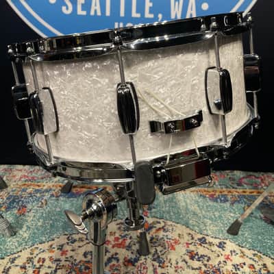 Rogers - 14x6.5" Dyna-Sonic Bread and Butter Lug Snare Drum, Reissue   2010's - White Marine Pearl image 6