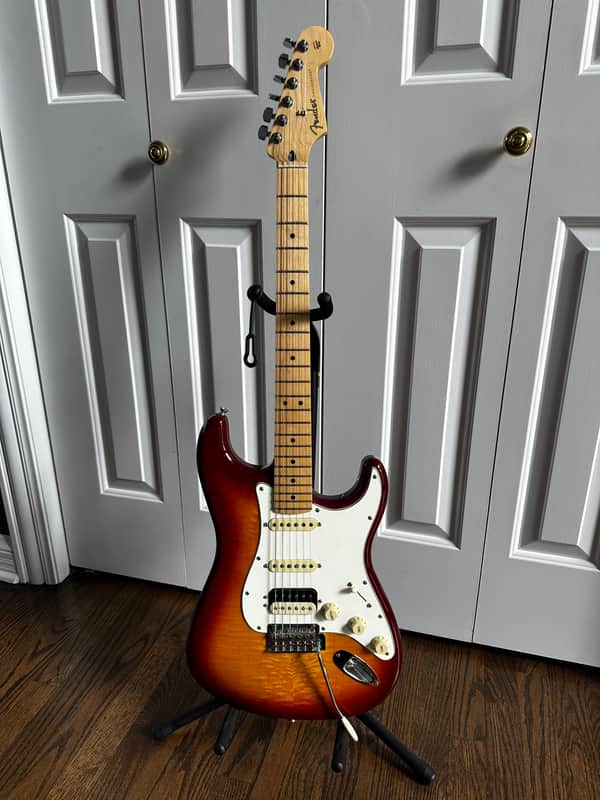 Fender Player Stratocaster Plus Top HSS 2022 - Sienna Sunburst image 1