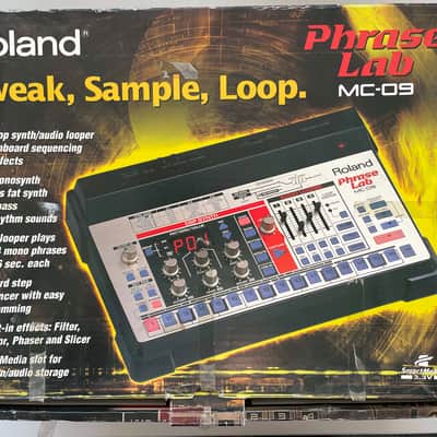 Roland MC-09 Phrase Lab Desktop Synthesizer Module 2002- 2004 - Black and Cream image 2