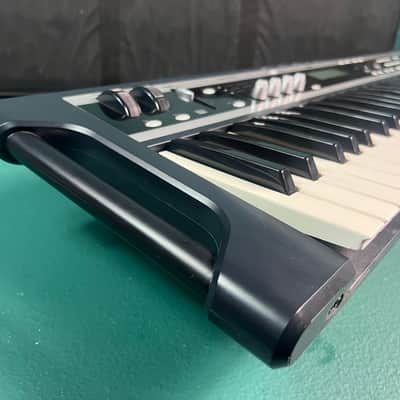 Korg X50 61-Key Music Synthesizer 2000s + bag image 2