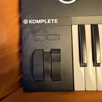 Native Instruments Komplete Kontrol A49 2018 - Present - Black image 3