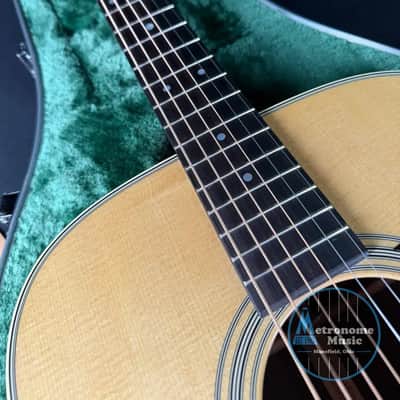 Martin D-28 Standard w/Hardshell Case - Satin Natural image 4