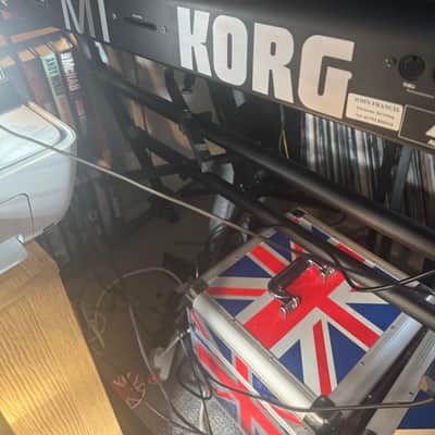 Korg M1 61-Key Synth Music Workstation 1990s - Black