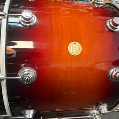DW Collectors Maple Tobacco Burst LACQUER 18"x22" bass drum - Lacquer image 5