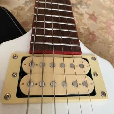 Firefly Buckethead KFC Flying V 2024-2025 - Glossy white image 8