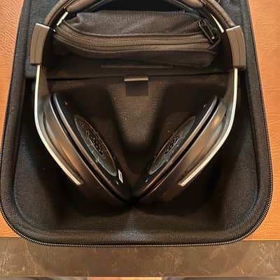 Shure SRH1540 Professional Closed Back Studio Headphones 2010s - Black image 2