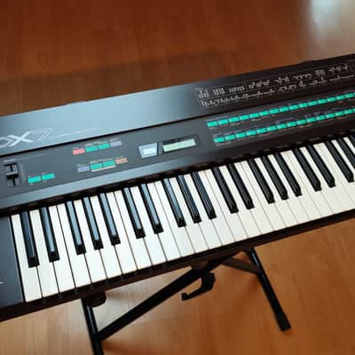 YAMAHA-DX7 FM synthesizer original from 1983