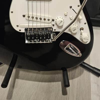 Fender Standard Roland Ready Stratocaster 1999 - Black image 2