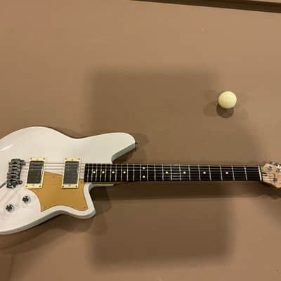 Reverend  Descent W Barotone 2025 - Trans White with case image 19