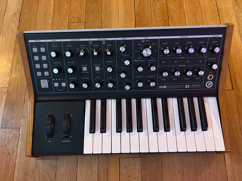 Moog Subsequent 25 Analog Synth | Reverb