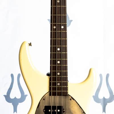 Daion Savage White Electric Bass w/ Original Daion Branded Hardshell Case image 2