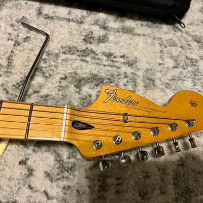 Fender Jimi Hendrix Artist Series Signature Stratocaster 2019 - Present - 3-Color Sunburst image 2