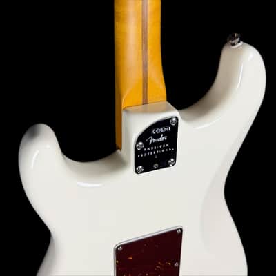 Fender American Professional II Stratocaster in Olympic White w/ Deluxe Hardcase image 7