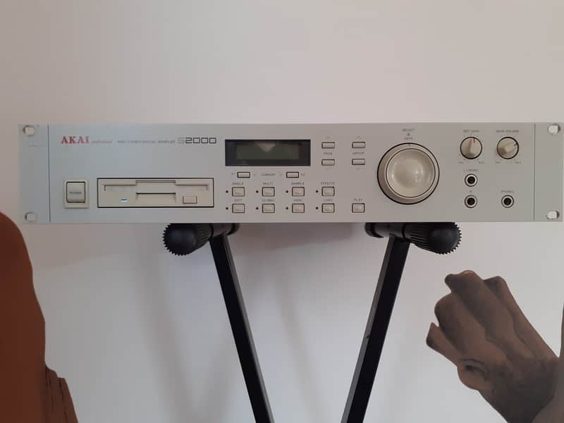 Akai S2000 MIDI Stereo Digital Sampler 1995 - White image 1