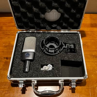 AKG C214 Large Diaphragm Cardioid Condenser Microphone with case image 1