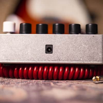 Electro-Harmonix Voice Box Vocal Harmony Machine/Vocoder Pedal image 8