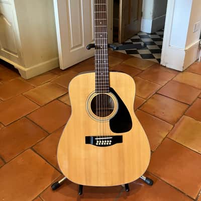 YAMAHA FG411-12 acoustic guitars