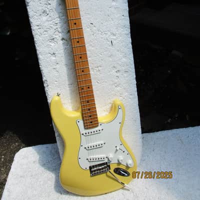 Fender Player Stratocaster Guitar, 2018, Mexico, Butterscotch Cream Finish, Excellent Condition image 1