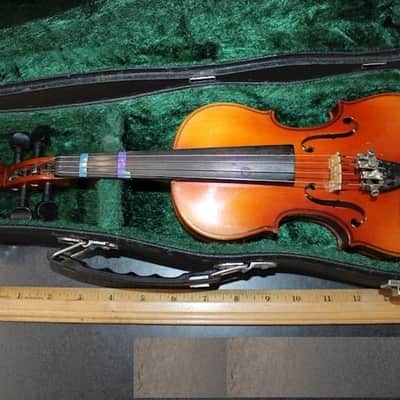 Suzuki Model 220 (1/10 Size) Violin, Japan, 1979 with case & bow image 24