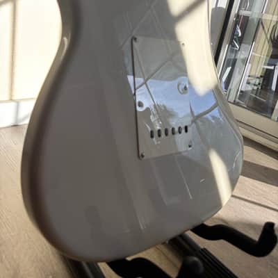 Fender Vintera 60s Stratocaster - Lilac image 17