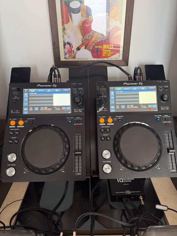 Pair of Pioneer XDJ-700 rekordbox DJ Digital Players image 1