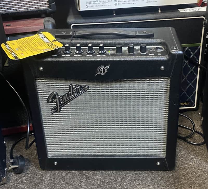 Fender Mustang I V.2 20-Watt 1x8" Modeling Guitar Combo 2013 - 2018 - Black image 1