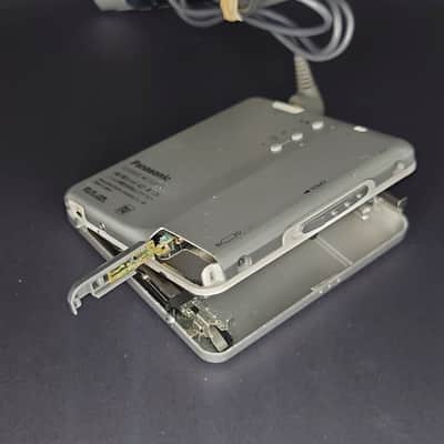 Panasonic SJ-MJ100 Portable MD Player MiniDisc mdlp silver VGC WITH REMOTE image 4