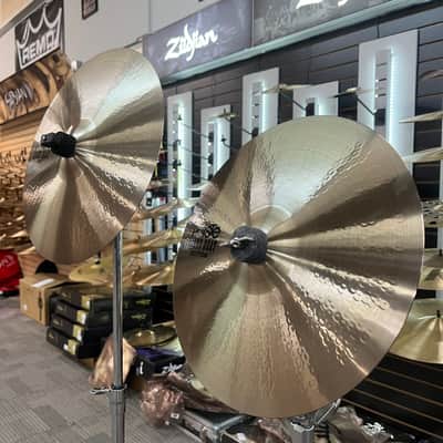 PAISTE 14" GIANT BEAT HI-HATS 796G TOP - 1018G BOTTOM - FLOOR MODEL image 5