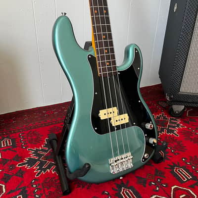 Mojo Dojo – Faded Sherwood Green Metallic Precision Bass – AV II Neck – DiMarzio Model P – American Classic Body – Pro Setup – Great Player image 5