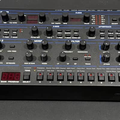 Sequential OB-6 Desktop 6-Voice Polyphonic Synthesizer - with Cover !