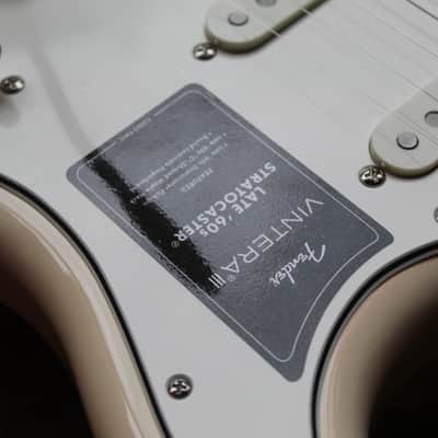NEW MODEL FENDER "Vintera III Late '60s Stratocaster, Maple Fingerboard, Olympic White" GIGBAG, 3, 75 KG image 7