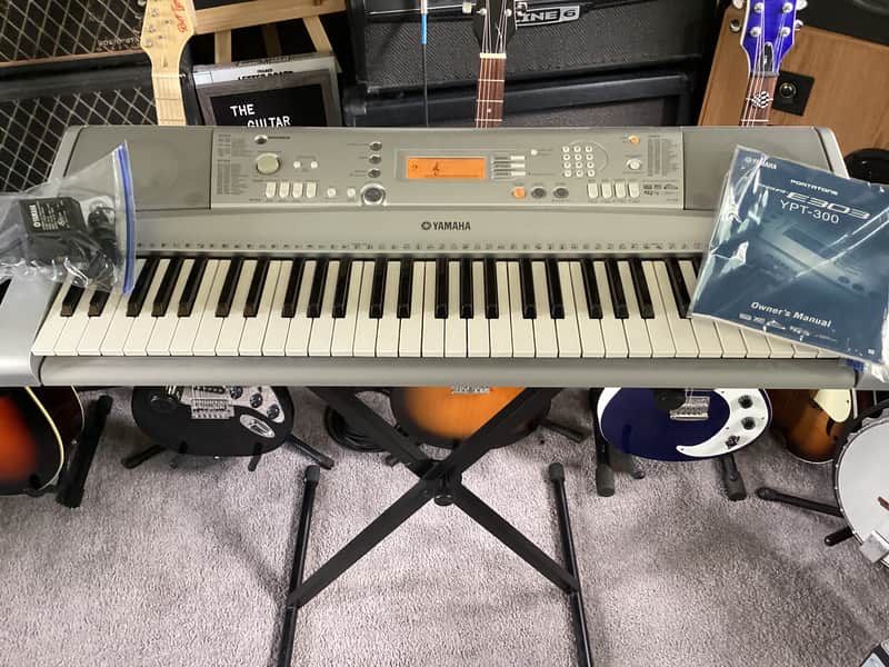 Yamaha PSR-E303 Portatone Keyboard Synthesizer w Stand & Power
