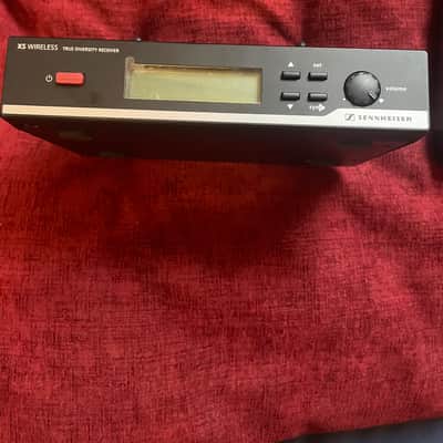 Sennheiser XS Handheld Mic Wireless System - A Band (606630 MHz) 2010s - Black image 6