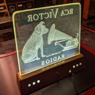 RCA VICTOR 1940’s Lucite Lighted Sign image 6