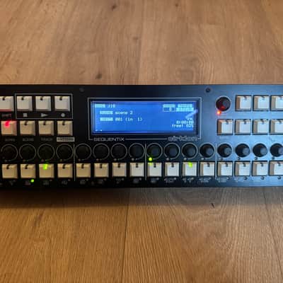 Sequentix Cirklon V1 Sequencer 2012 - 2018 - Black image 1