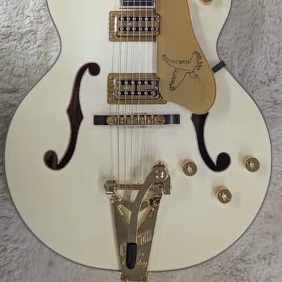 Gretsch G6136T-MGC Michael Guy Chislett Signature Falcon +Bigsby, Vintage White image 3