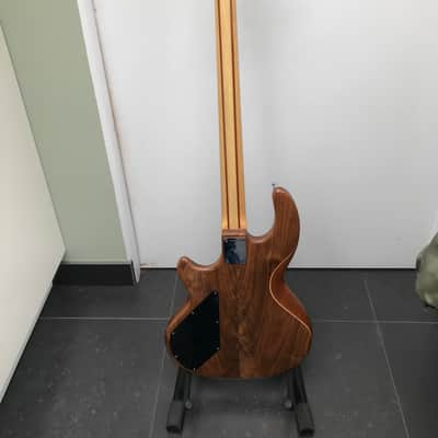 Wal MKII 1996 Walnut facing image 6