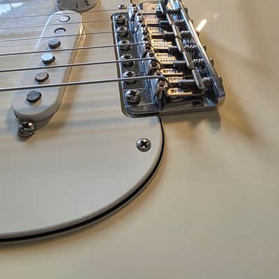 Fender American Special Stratocaster with Maple Fretboard 2015 - 2018 - Olympic White image 8