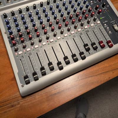 Peavey PV14 14 channel mixer image 3