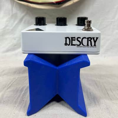 Seeker Electric Effects Descry Fuzz Pedal with Box image 3