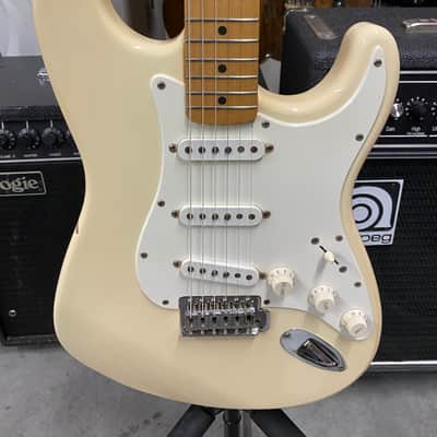 1995 Fender Squier Series Stratocaster image 3