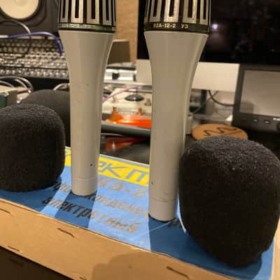 Pair of refurbished Lomo 82A-12-2 Y3 dynamic studio microphones w XLR connectivity! image 1