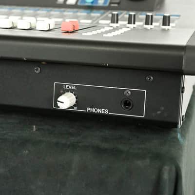 Yamaha LS9-32 32-Input Digital Mixing Console CG0140M image 7