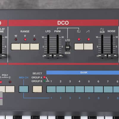 Roland JUNO-106 Programmable Polyphonic Synthesizer in Very Good condition image 7