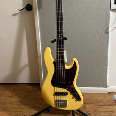 Fender Deluxe Active Jazz Bass V 2004- 2016 - Vintage White image 2