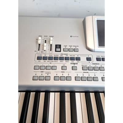 Korg Pa588 - Synthesizer Keyboards - White – Keyboard - Excellent w/ Hard Case & Power Supply image 4