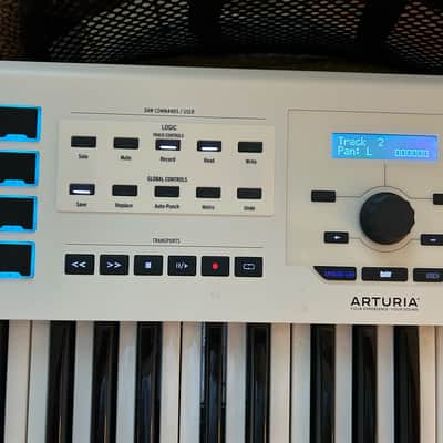 Arturia KeyLab 61 MkII MIDI Controller image 3