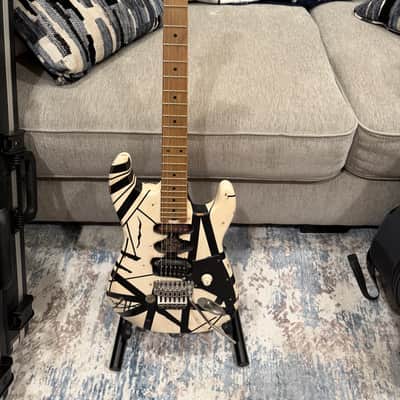 EVH Judah Guitars EVH Frankie Stripes Relic - White / Black - w/HSC 2025 - Custom relic image 1