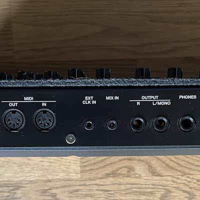 Roland SH-4D + Dust Cover image 2